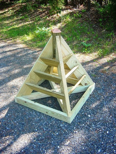 How to build a pyramid strawberry planter. DIY plans.